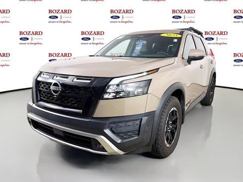 Used 2025 Nissan Pathfinder Rock Creek AWD/4WD image 4