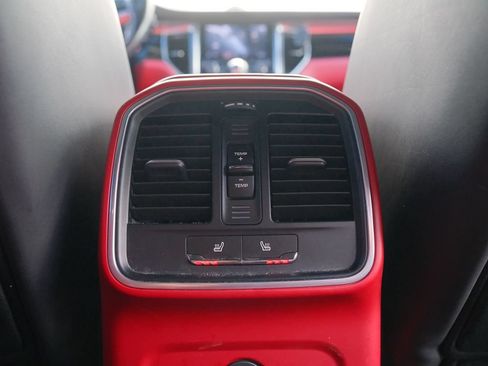 Used 2018 Porsche Macan S AWD/4WD image 32