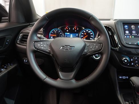 Used 2023 Chevrolet Equinox RS w/ LPO, Floor Liner Package FWD image 19
