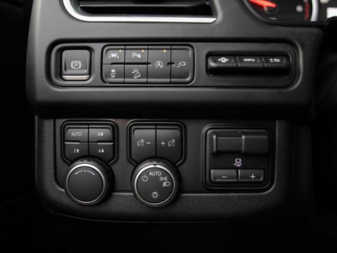 Used 2021 Chevrolet Tahoe Premier w/ Premium Package image 11