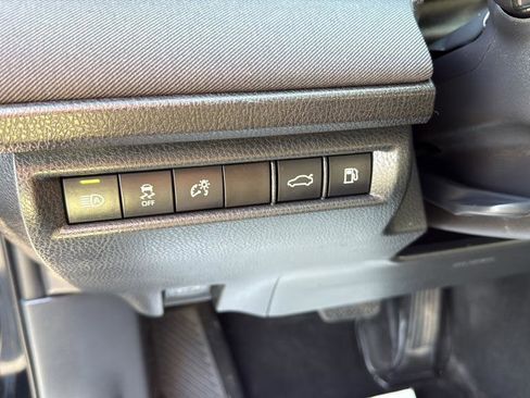 Used 2025 Toyota Camry LE w/ Convenience Package image 18