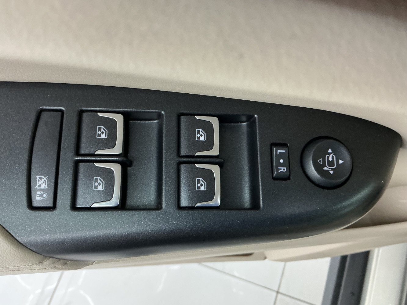 Used 2014 Cadillac SRX Luxury w/ Driver Awareness Package FWD image 38