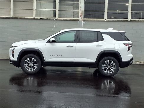 New 2026 Chevrolet Equinox LT image 2