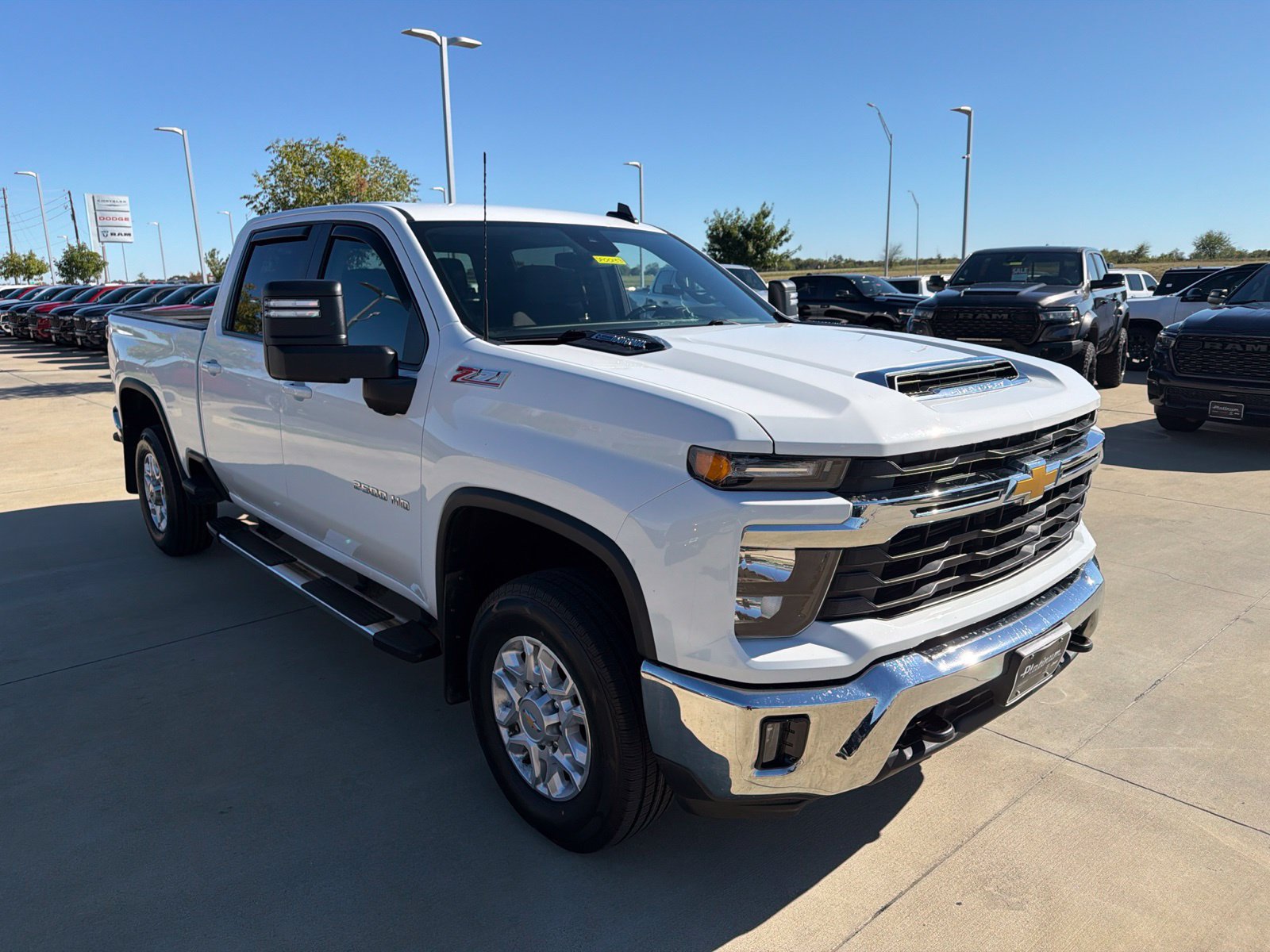 Used 2024 Chevrolet Silverado 2500 LT AWD/4WD image 7