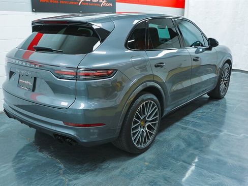 Used 2020 Porsche Cayenne Turbo AWD/4WD image 29