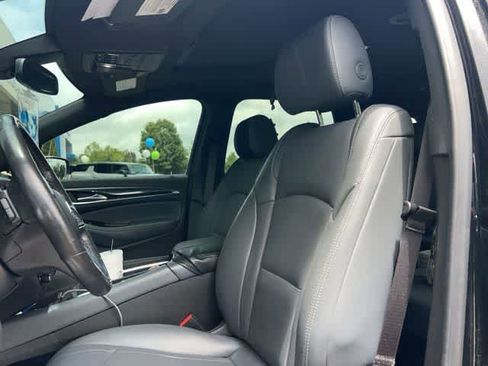 Used 2024 Buick Enclave Essence w/ Experience Buick Package FWD image 4