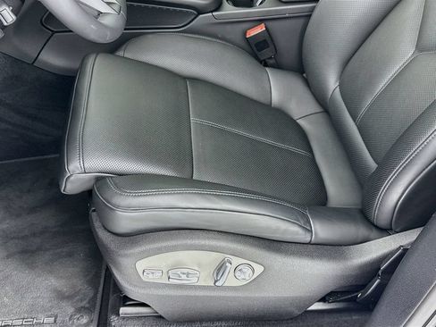 Certified 2025 Porsche Macan AWD/4WD image 13