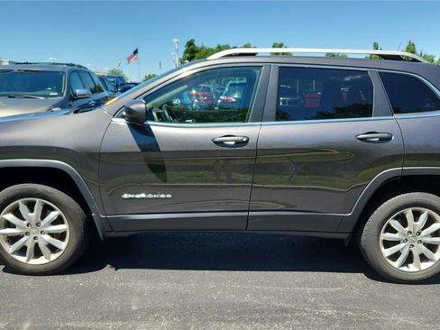 Used 2016 Jeep Cherokee Limited w/ Technology Group AWD/4WD image 5