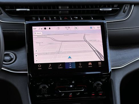 Used 2021 Jeep Grand Cherokee L Limited image 21