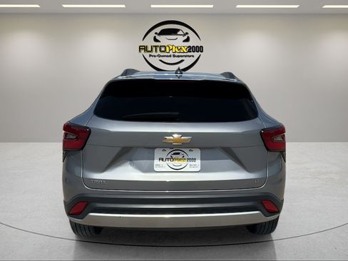 Used 2024 Chevrolet Trax LT w/ Driver Confidence Package FWD image 6