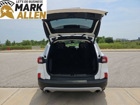 Used 2023 Ford Escape SE FWD image 25