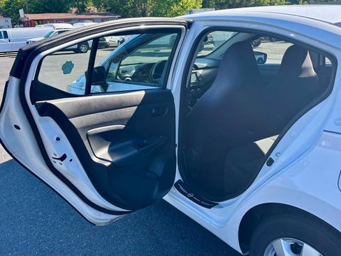 Used 2021 Nissan Versa S FWD image 16