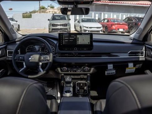 New 2026 Mitsubishi Outlander AWD image 17