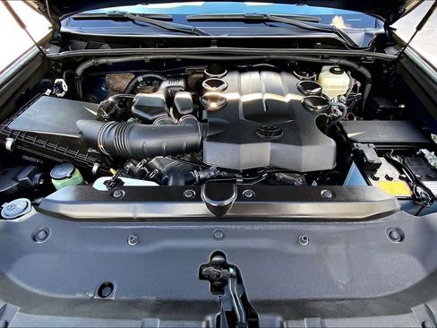 Used 2021 Toyota 4Runner Venture w/ Moonroof Package image 31