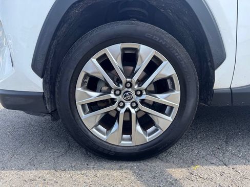 Used 2019 Toyota RAV4 XLE Premium FWD image 39