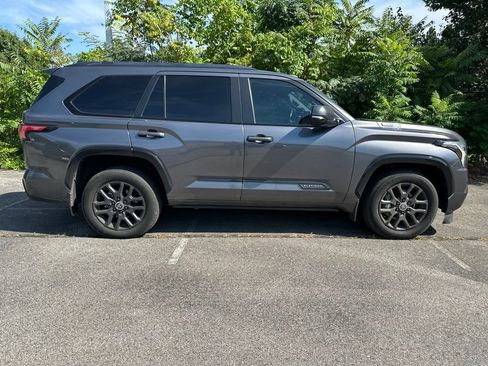 Used 2024 Toyota Sequoia Platinum AWD/4WD image 2