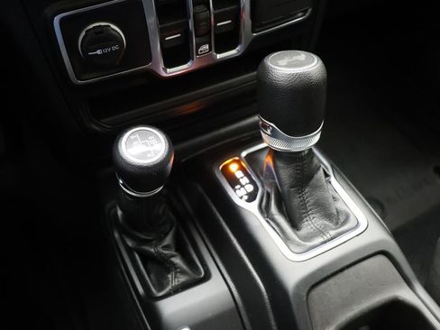 Used 2023 Jeep Wrangler Unlimited w/ Cold Weather Group image 19