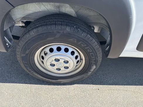 Used 2025 RAM ProMaster 2500 w/ Convenience Group FWD image 15