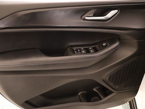 Used 2025 Jeep Grand Cherokee L Laredo RWD image 16