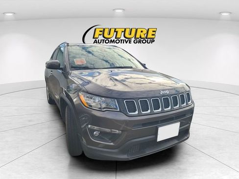 Used 2021 Jeep Compass Latitude FWD image 1