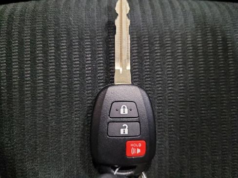 Used 2018 Toyota RAV4 LE w/ All Weather Liner Package AWD/4WD image 32