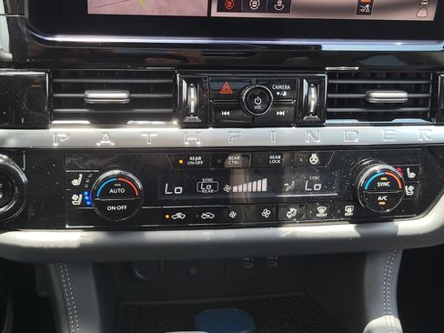 New 2026 Nissan Pathfinder Platinum w/ Accent Package FWD image 23