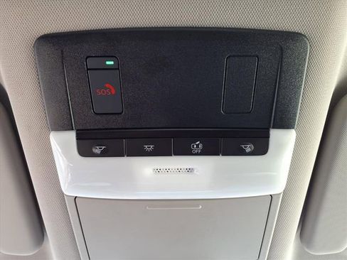 Used 2023 Nissan Rogue SV FWD image 12