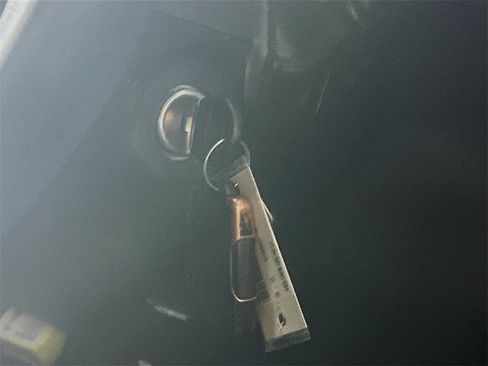 Used 2020 Chevrolet Silverado 1500 LT image 26