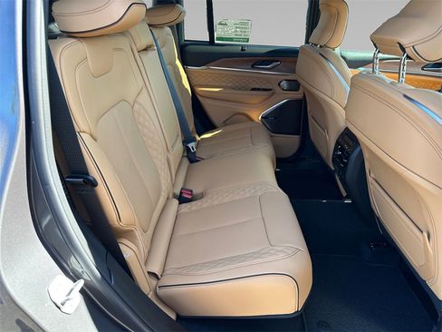 New 2025 Jeep Grand Cherokee Summit image 17