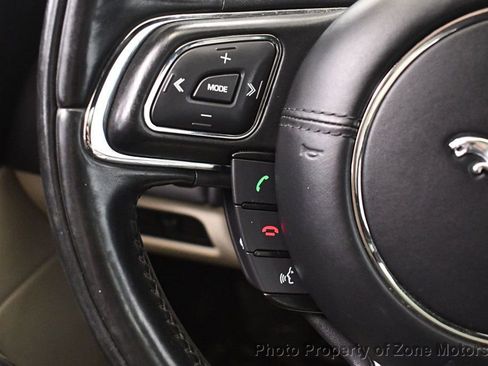 Used 2015 Jaguar XJ image 35