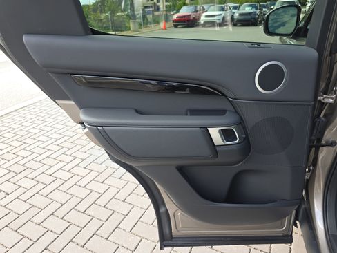 Certified 2025 Land Rover Discovery S image 15