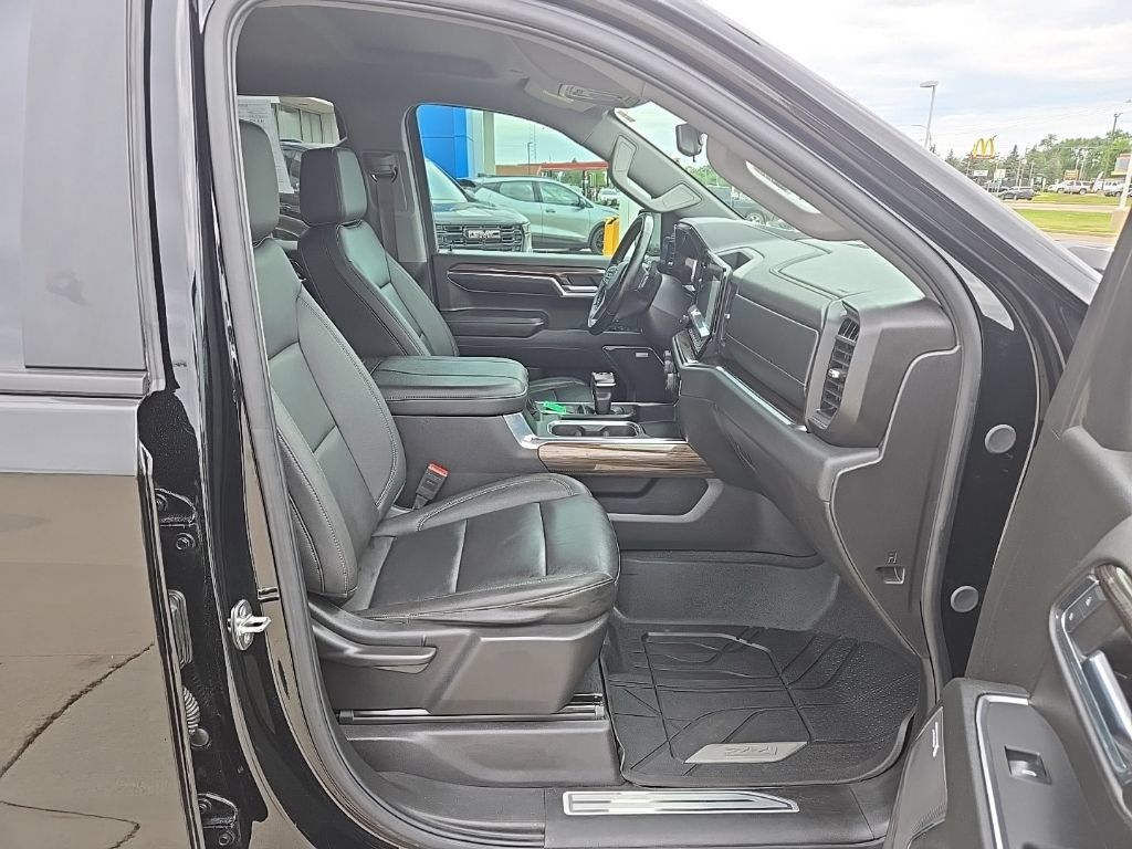 Used 2024 Chevrolet Silverado 1500 LT Trail Boss w/ Convenience Package II AWD/4WD image 11
