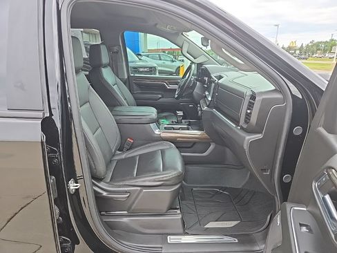 Used 2024 Chevrolet Silverado 1500 LT Trail Boss w/ Convenience Package II AWD/4WD image 11