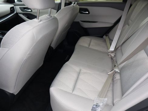 Certified 2025 Nissan Rogue SV AWD/4WD image 17