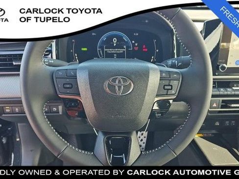 Used 2025 Toyota Camry SE image 11
