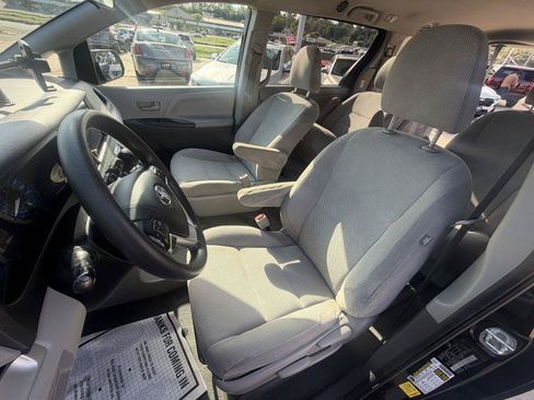 Used 2020 Toyota Sienna L FWD image 10