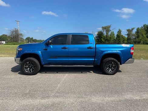 Used 2018 Toyota Tundra SR5 w/ SR5 Upgrade Package AWD/4WD image 2