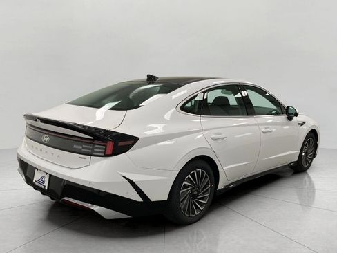 New 2026 Hyundai Sonata Limited FWD image 3