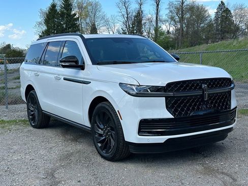 New 2026 Lincoln Navigator Reserve w/ Jet Appearance Package AWD/4WD image 28