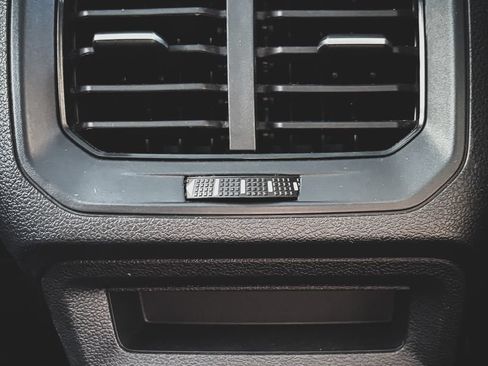 Used 2022 Volkswagen Tiguan SEL R-Line AWD/4WD image 30