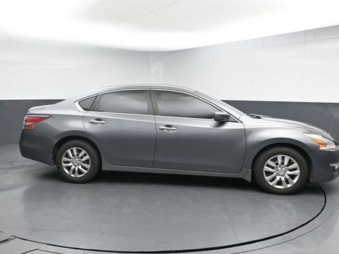 Used 2015 Nissan Altima 2.5 S w/ Power Driver Seat Package FWD image 9