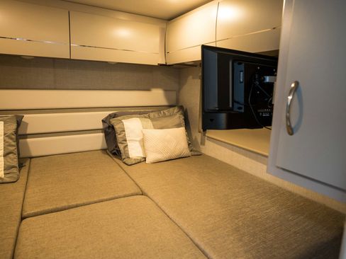 Used 2023 Mercedes-Benz Sprinter 4500 image 22