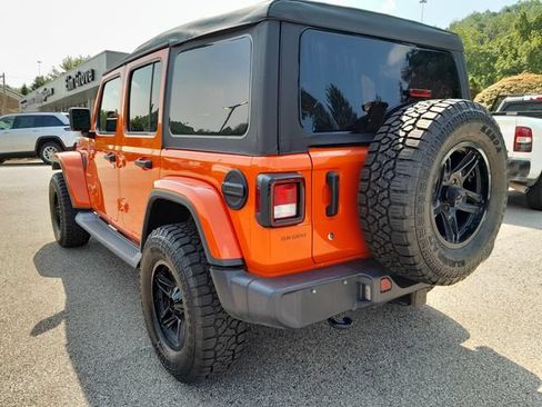 Used 2018 Jeep Wrangler Unlimited Sahara w/ Cold Weather Group AWD/4WD image 7
