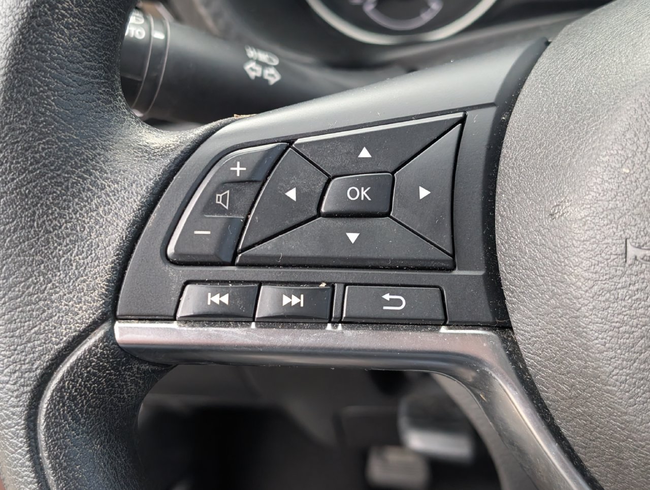 Used 2024 Nissan Sentra SV FWD image 23