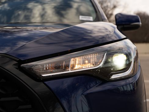 Used 2022 Toyota Corolla Cross LE image 11