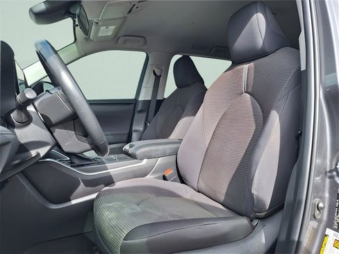 Used 2024 Toyota Highlander LE image 23