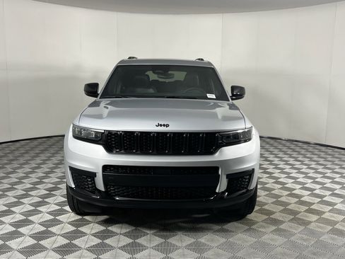 Certified 2023 Jeep Grand Cherokee L Laredo image 6