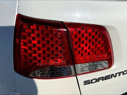 Used 2013 Kia Sorento EX w/ EX V6 Premium Pkg AWD/4WD image 19