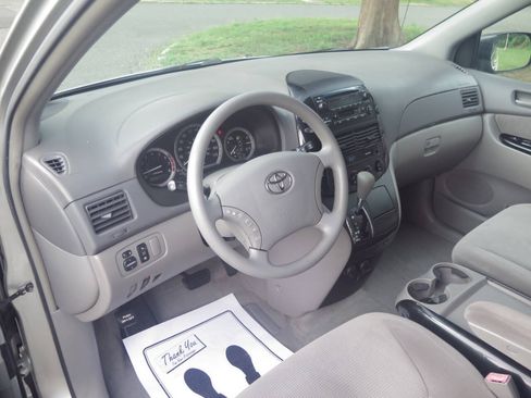 Used 2004 Toyota Sienna LE FWD image 7