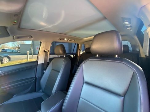 Used 2021 Volkswagen Tiguan SE image 6